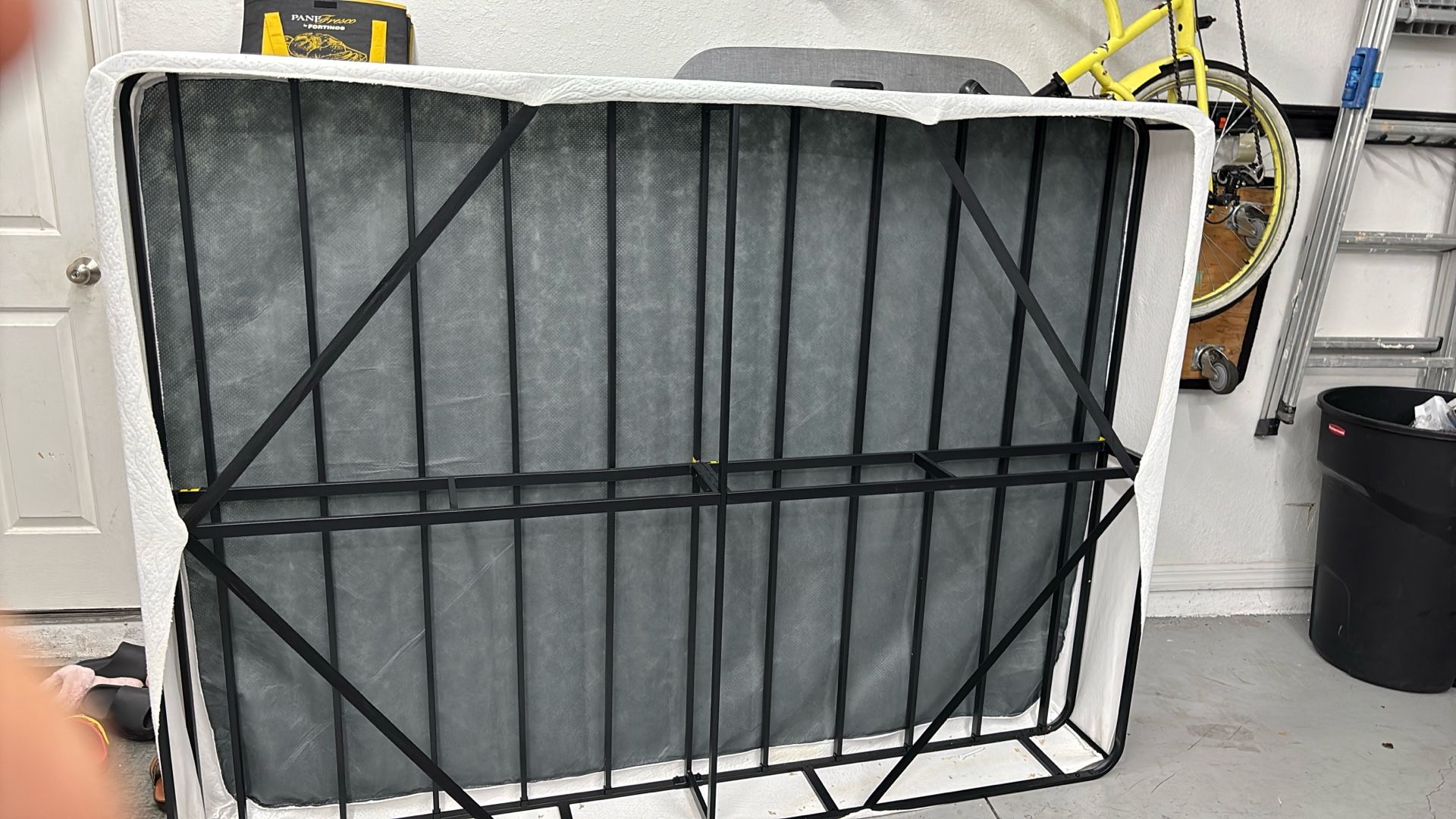 Metal bed frame