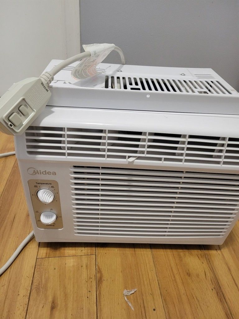 Midea 5,000 BTU EasyCool Small Window Air Conditioner - Cool up to 150 Sq.
