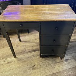 Desk For Kind 