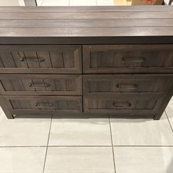 6 Drawer Wooden Dresser 
