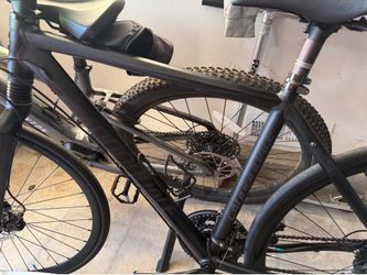 Cannondale hybrid road bike