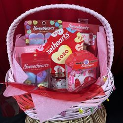 Valentines gift Basket Sweethearts yummiland