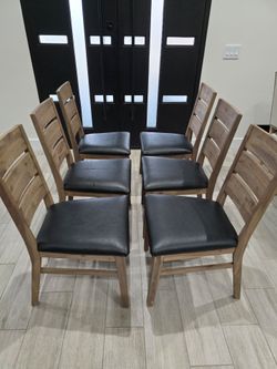 Dining Room Chairs. 6 chairs