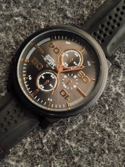 Water resistant quartz watch