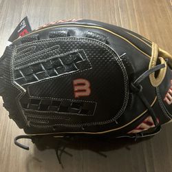 Wilson a2000 Fastpitch Softball 🥎 Glove New !!