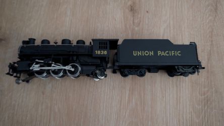 HO scale steam locomotive with smoke
