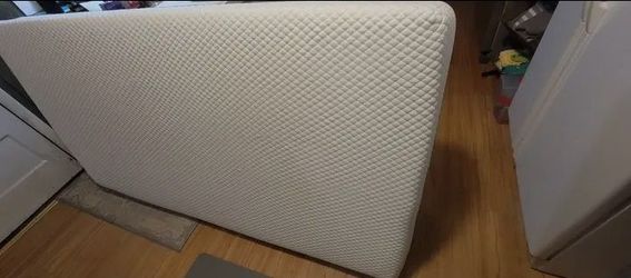 Twin mattress and box spring