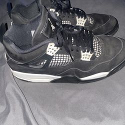 White thunder Jordan 4’s