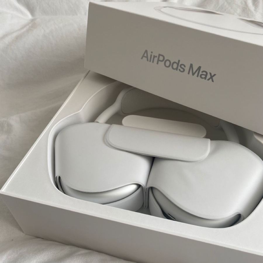 AirPod Maxes 