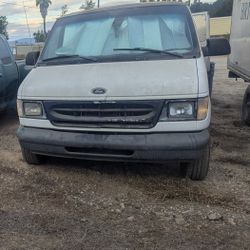 2000 Ford E-150