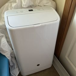 2 Units GE Air Conditioner AC 350sq ft 10000btu