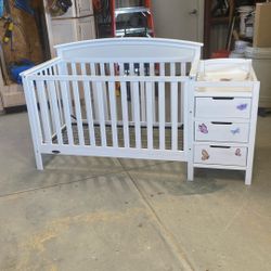 Baby Crib With Changing Table And Drawers 