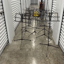 19 Folding Sheet Music Stands + Yellow Coleman Carry Bag – Band / Orchestra Lot