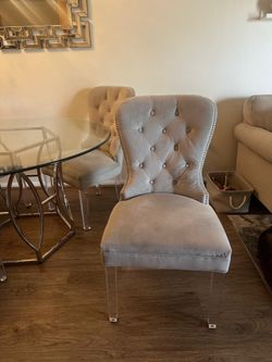 Selling Z gallery dining chairs. Set of 4