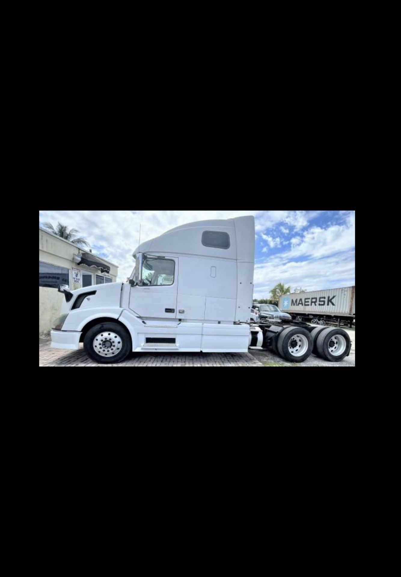 40401A7 TRUCK TRACTOR VOLVO AUTOMATIC