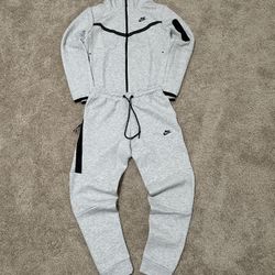 Nike Men's Gray Tech Fleece Full Set  - Zip Hoodie/Sweatpants Sz S