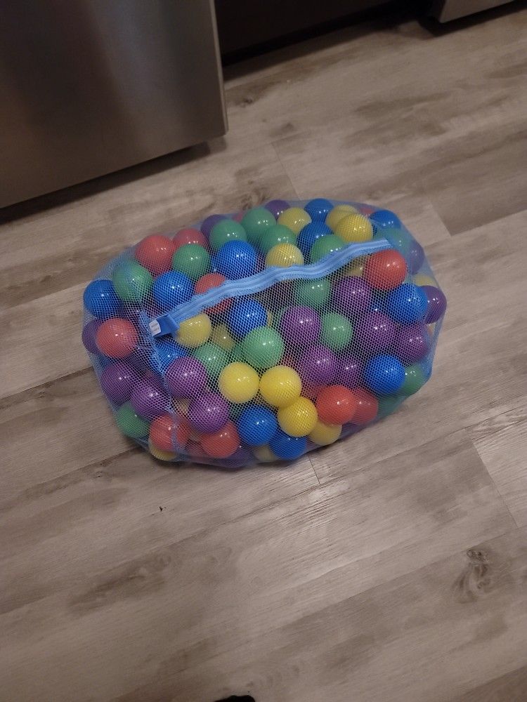 200 Ball Pit Balls