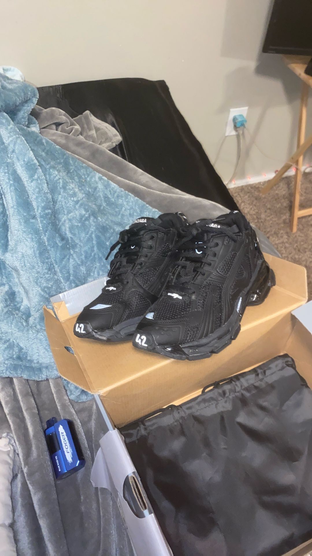 Matt Black Runners