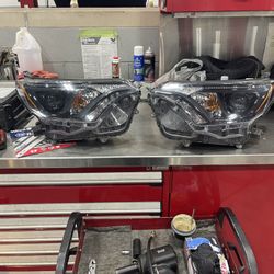2016-2018 Toyota Rav 4 Headlights