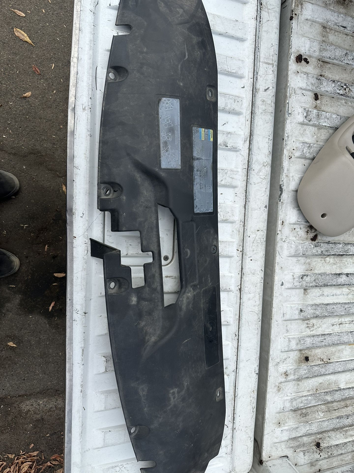 99-06 Chevy/GMC Radiator/Core Support UPPER PANEL COVER 1(contact info removed) GENUINE GM!