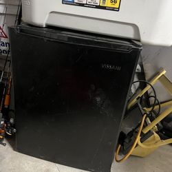 Vissani  Mini Fridge 