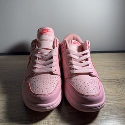 Triple Pink Nike Dunks