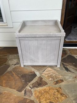 Outdoor storage box