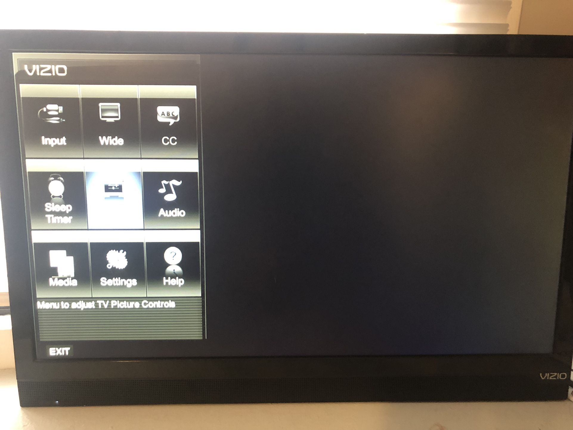 Vizio 24 ‘ Tv With Roku Fire stick