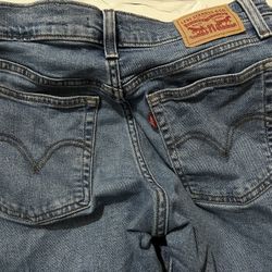 Levi Jeans Size 28 High Waisted 
