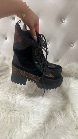 Women boots Size 6.5