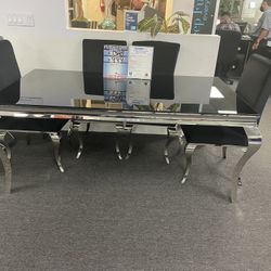 Beautiful Modern Dining Table 