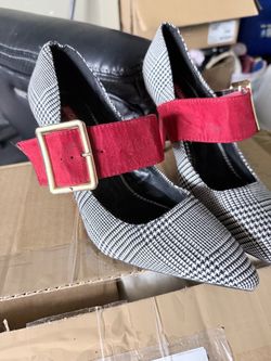 Shoes size 8.5