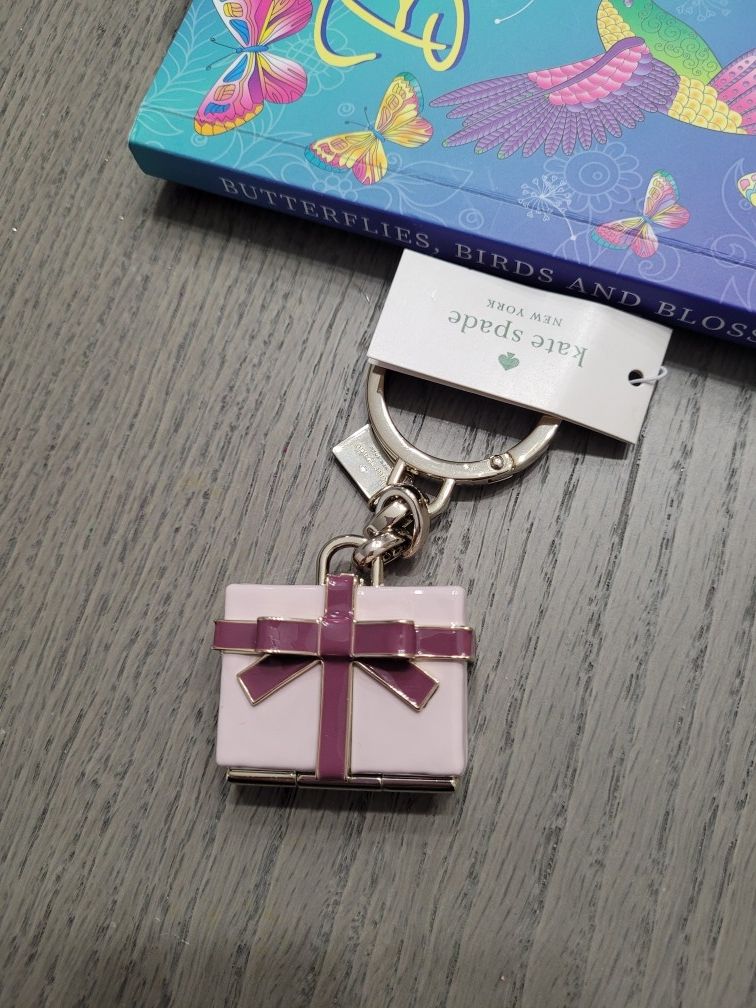 NWT Kate Spade Gift Wrapping Box Keychain
