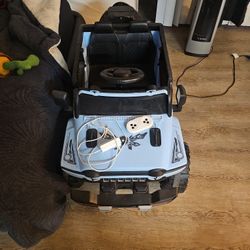 Discover explorer, right along jeep, with remote and charger