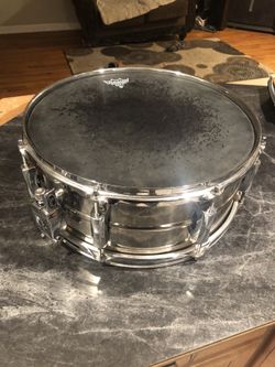 Pearl 14 inch snare drum