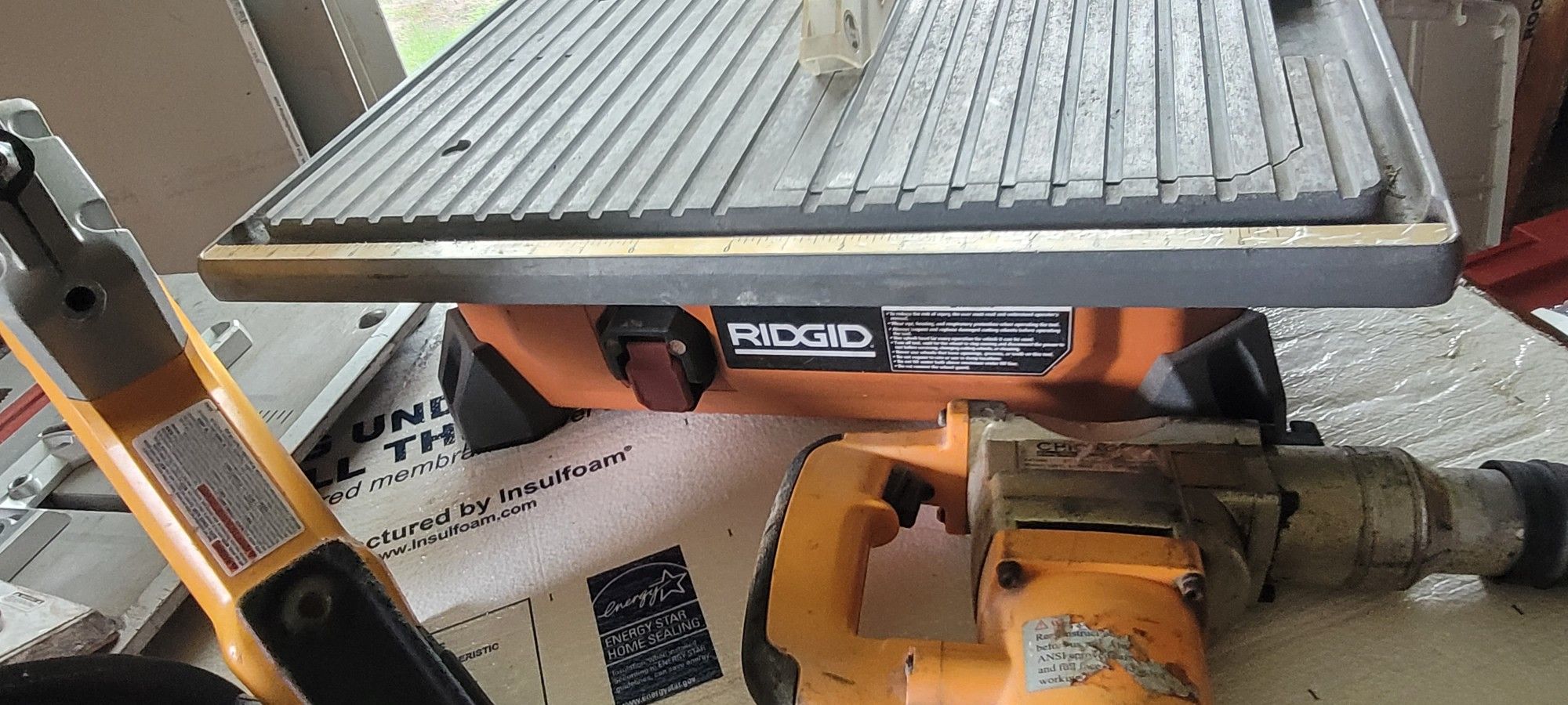 Wet Saws And Tile Cutting Tools.