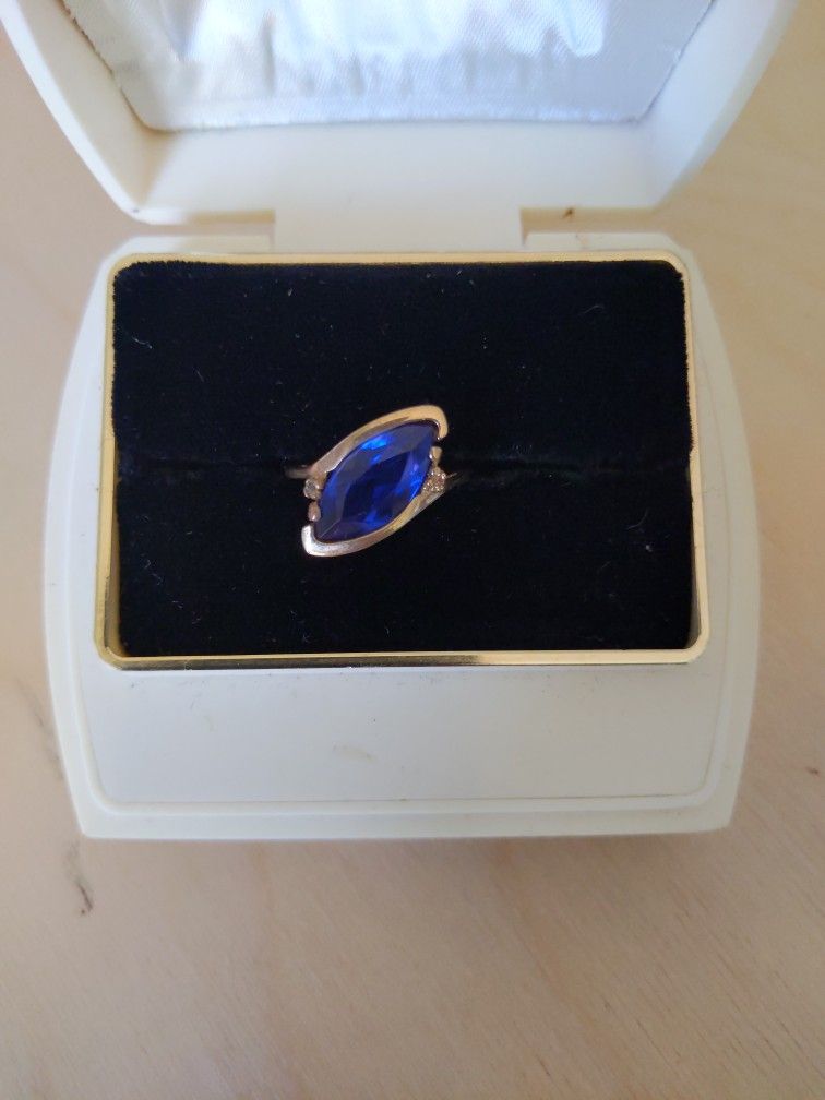 Women's size 6.25 Sapphire blue 10K gold September birthstone