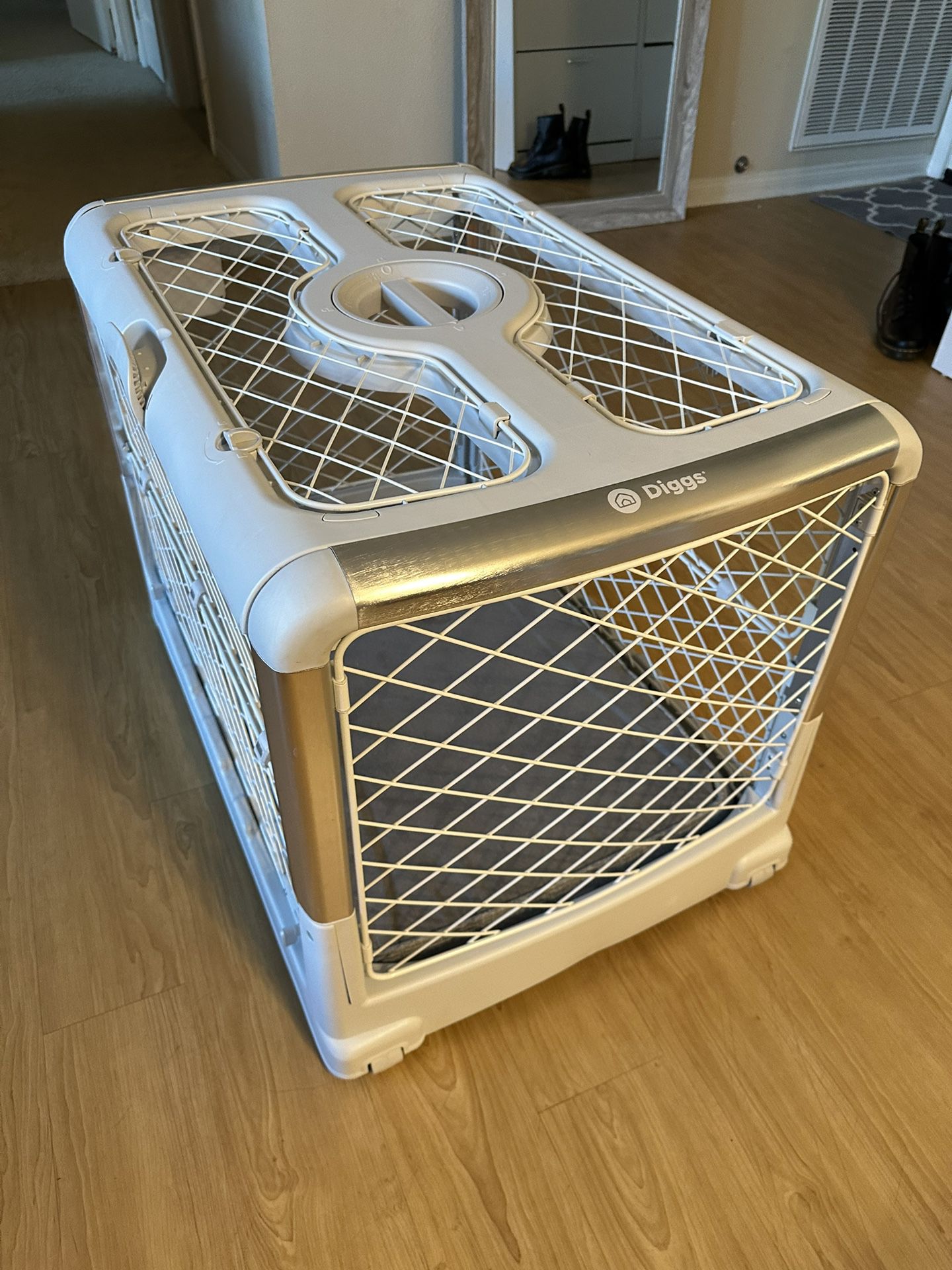 Diggs Revol Collapsible Portable dog crate