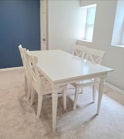 Almost New! Dining Table - Matte White