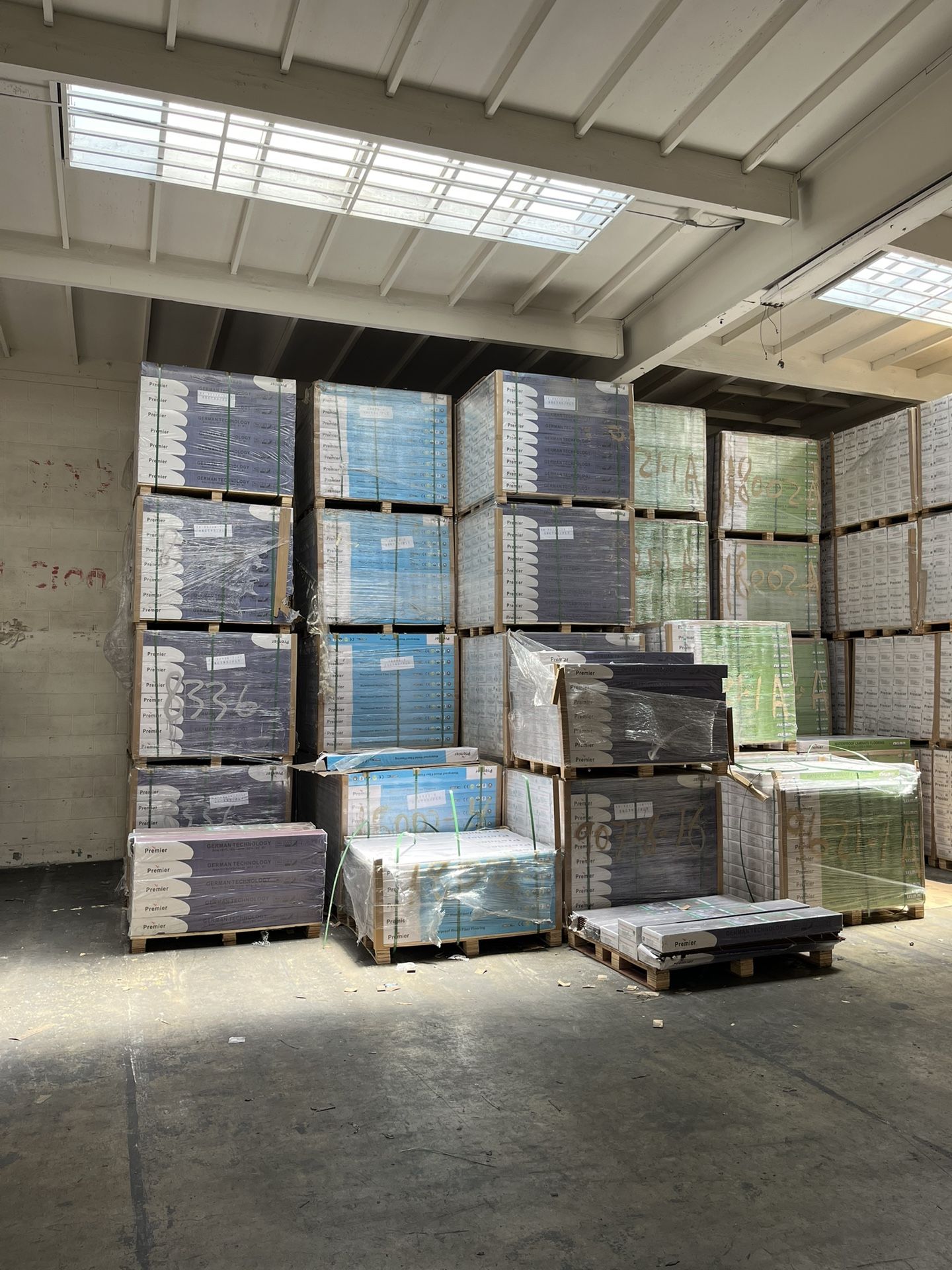 WHOLESALE Laminate Flooring. Pallet Pricing, $1,500 for 1 Pallet (around 1,250 ft)