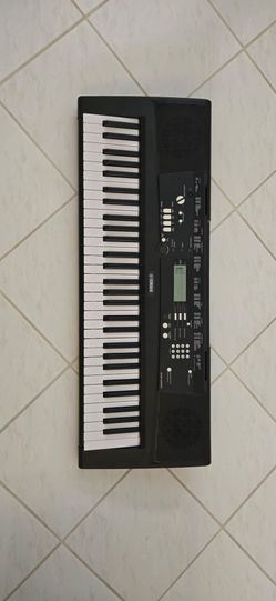 Yamaha Keyboard EZ-220 almost new