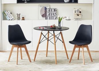 Dining table & 2 Chairs