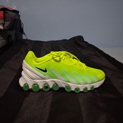 Brand New And Original Women Nike Air Max's DN Sneakers Sizes 7