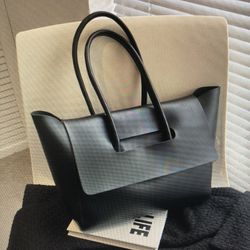 Retro commuting tote bag