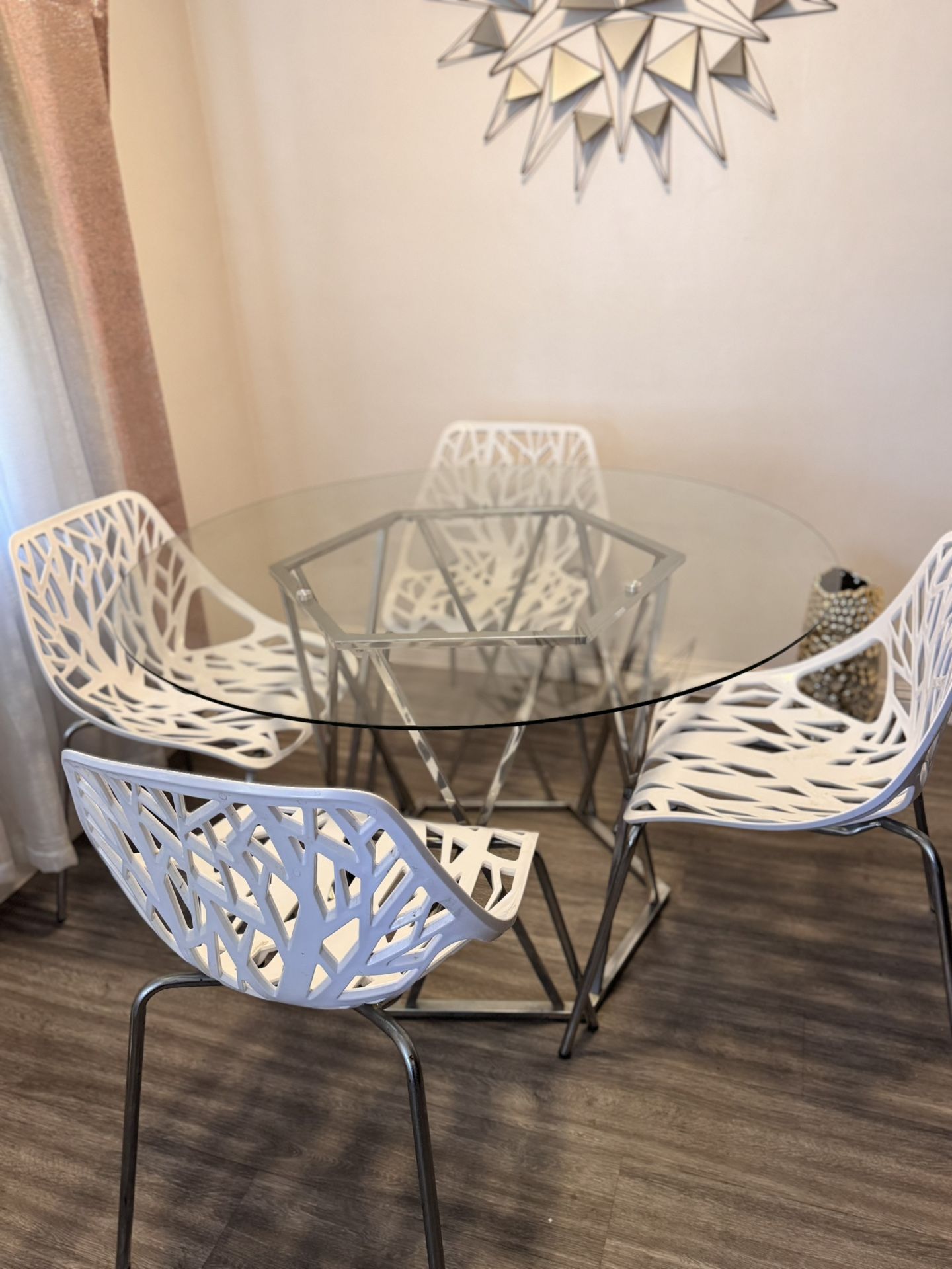 Dining Room Table And Chairs 