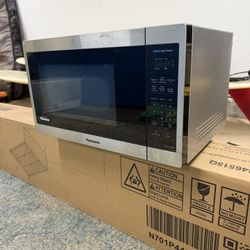 Panasonic 1200-Watt Microwave - Like New 