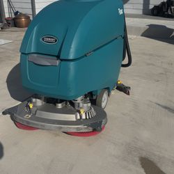 Tennant T500 Floor Scrubber 