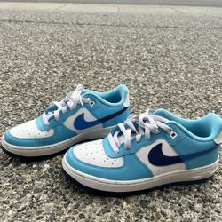Nike boys size 5.5 - $25