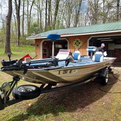  Lowe Bass Boat, Trailer--No Dock No Lift