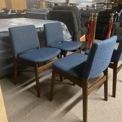 Nosh store dining chair